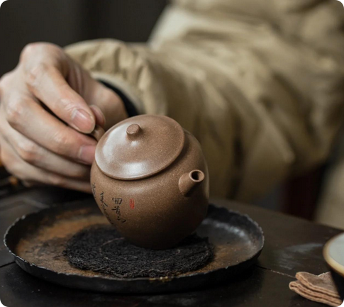 What are the benefits of using Zisha teapots for brewing tea?