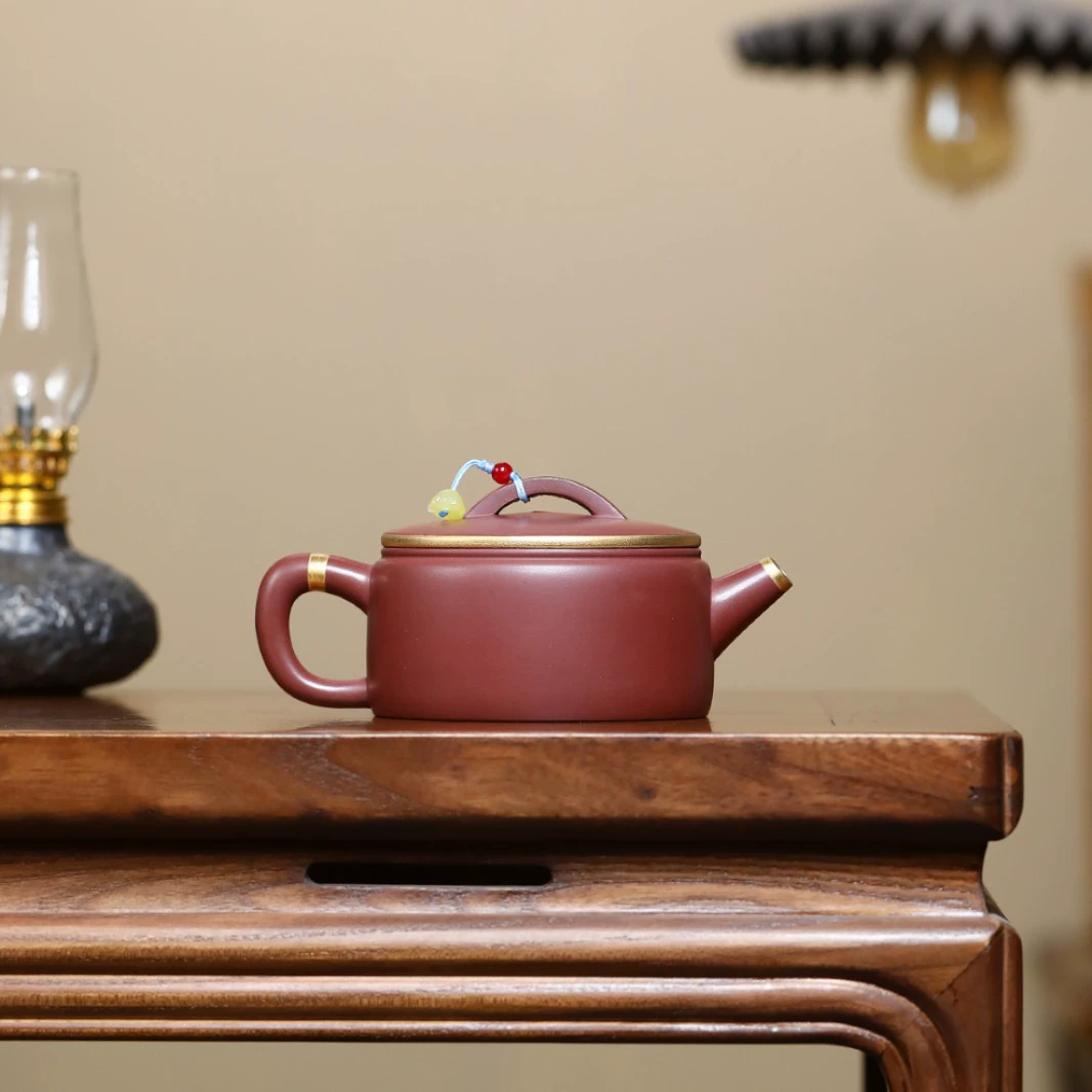 Gold-Decorated Han Wa Household Yixing Clay Teapots - Image 4