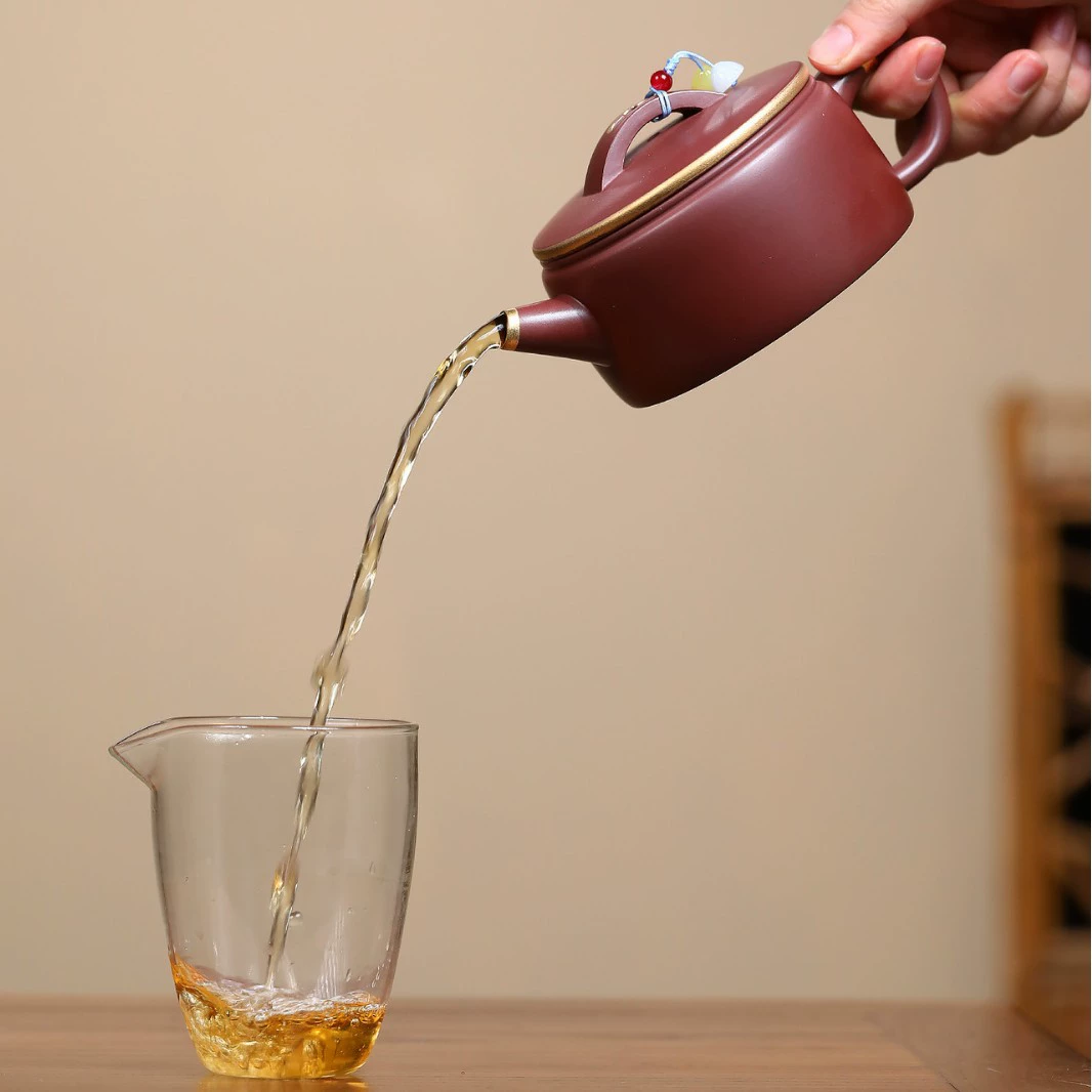 Gold-Decorated Han Wa Household Yixing Clay Teapots - Image 3