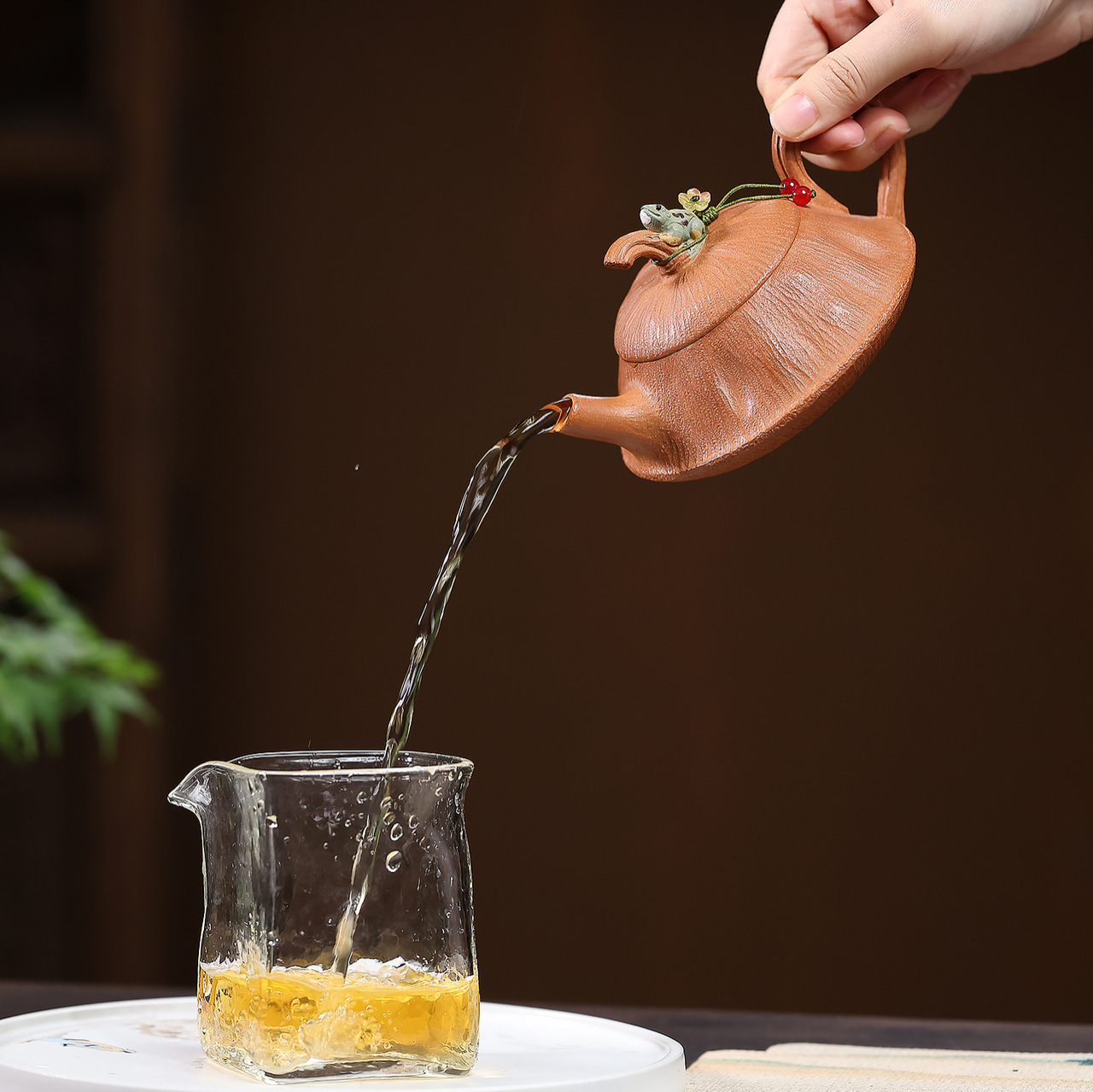 Handmade Lotus‑Leaf Shape Frog‑Carved Waming Chinese Tea Kettle - Image 3