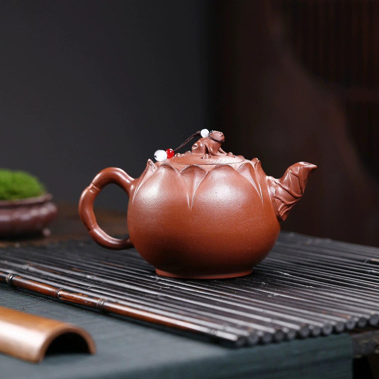 Handcrafted Frog Lotus Large Capacity Chinese Tea Kettle - Image 4