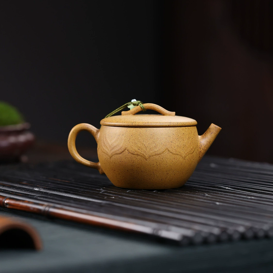 Handcrafted Lotus Hanwa Yixing Zisha teapot - Image 3