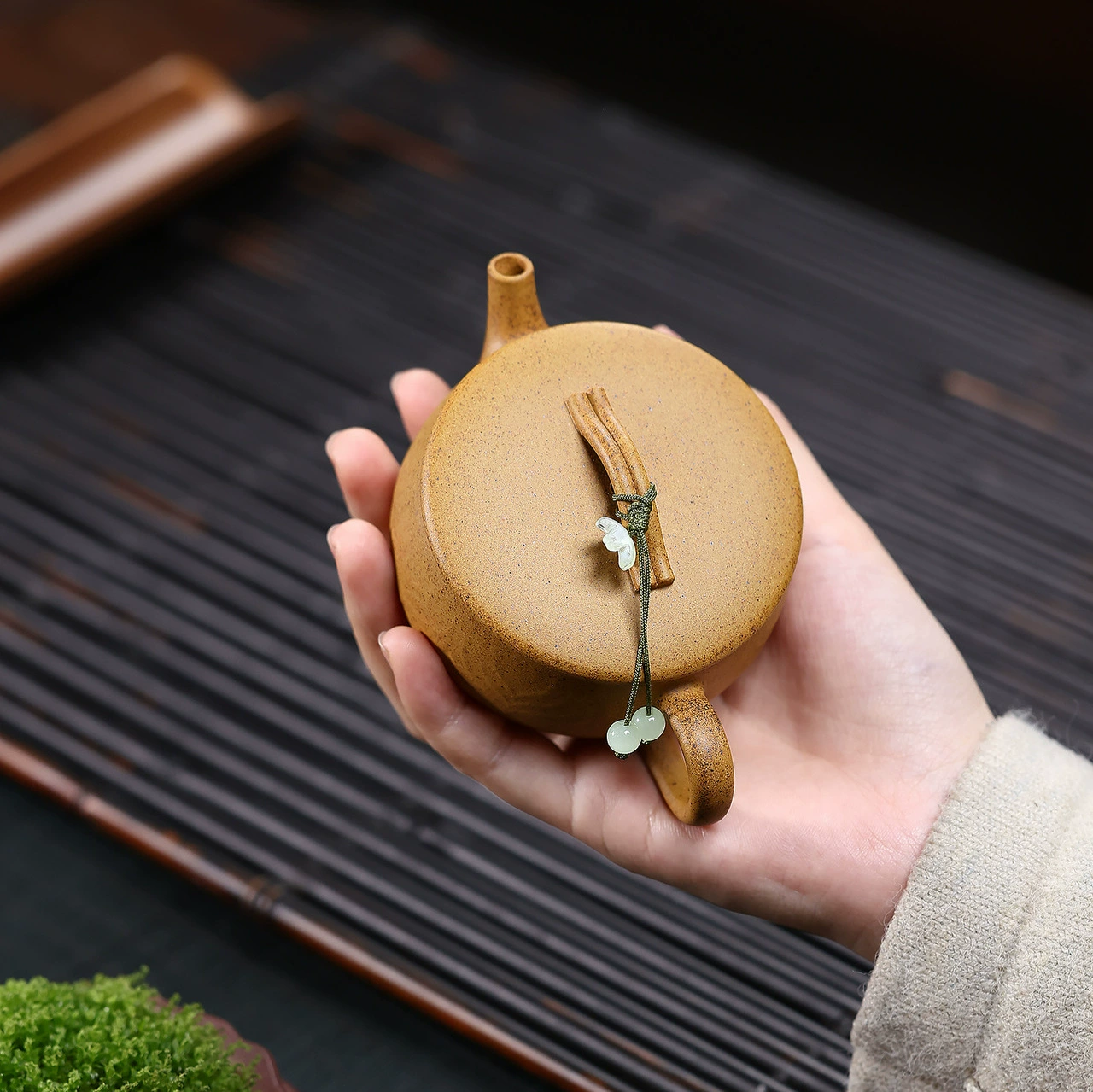 Handcrafted Lotus Hanwa Yixing Zisha teapot - Image 4