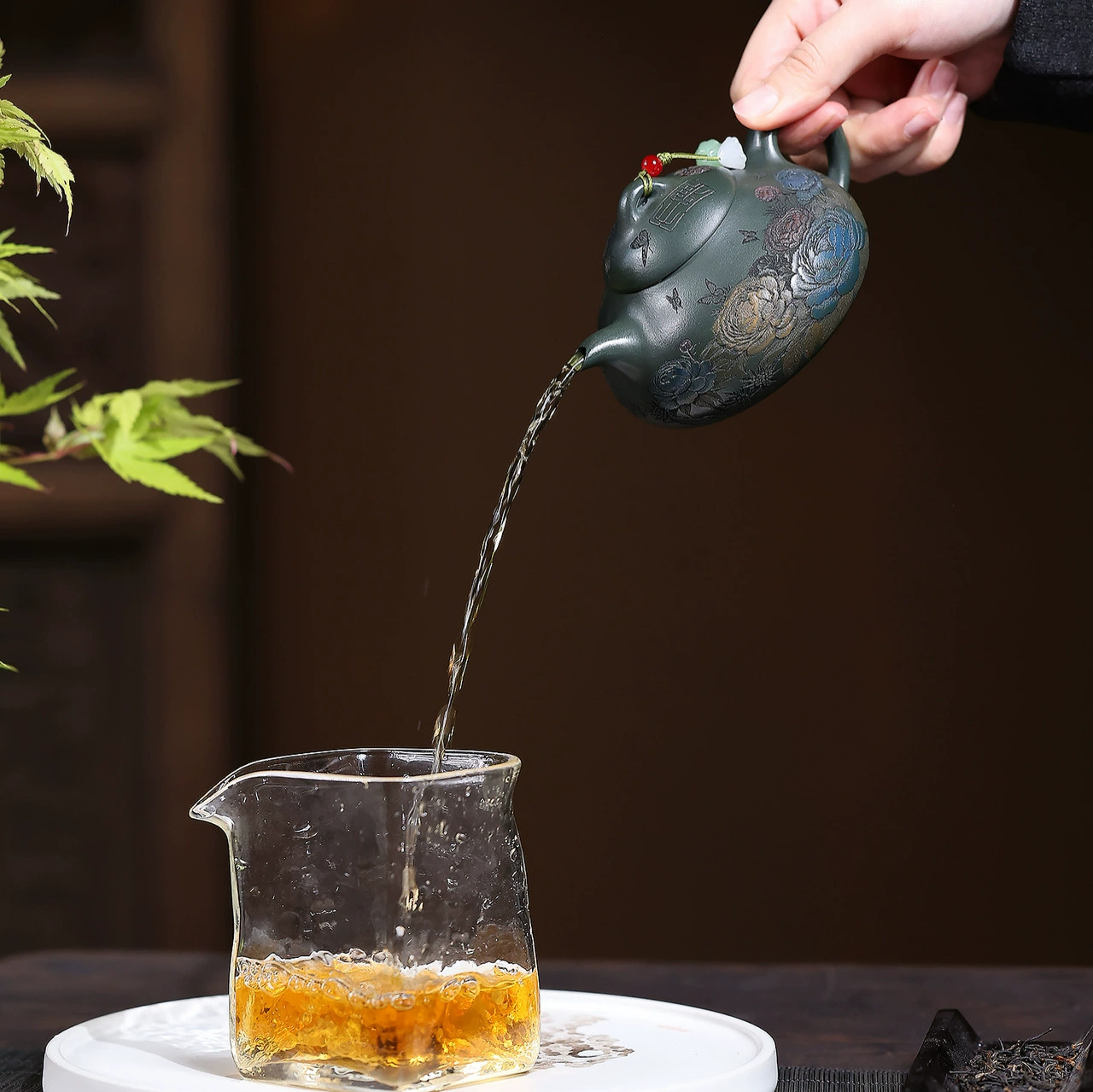 Handmade Yuru Zisha Teapot with Blooming Hundred Flowers Carving - Image 2