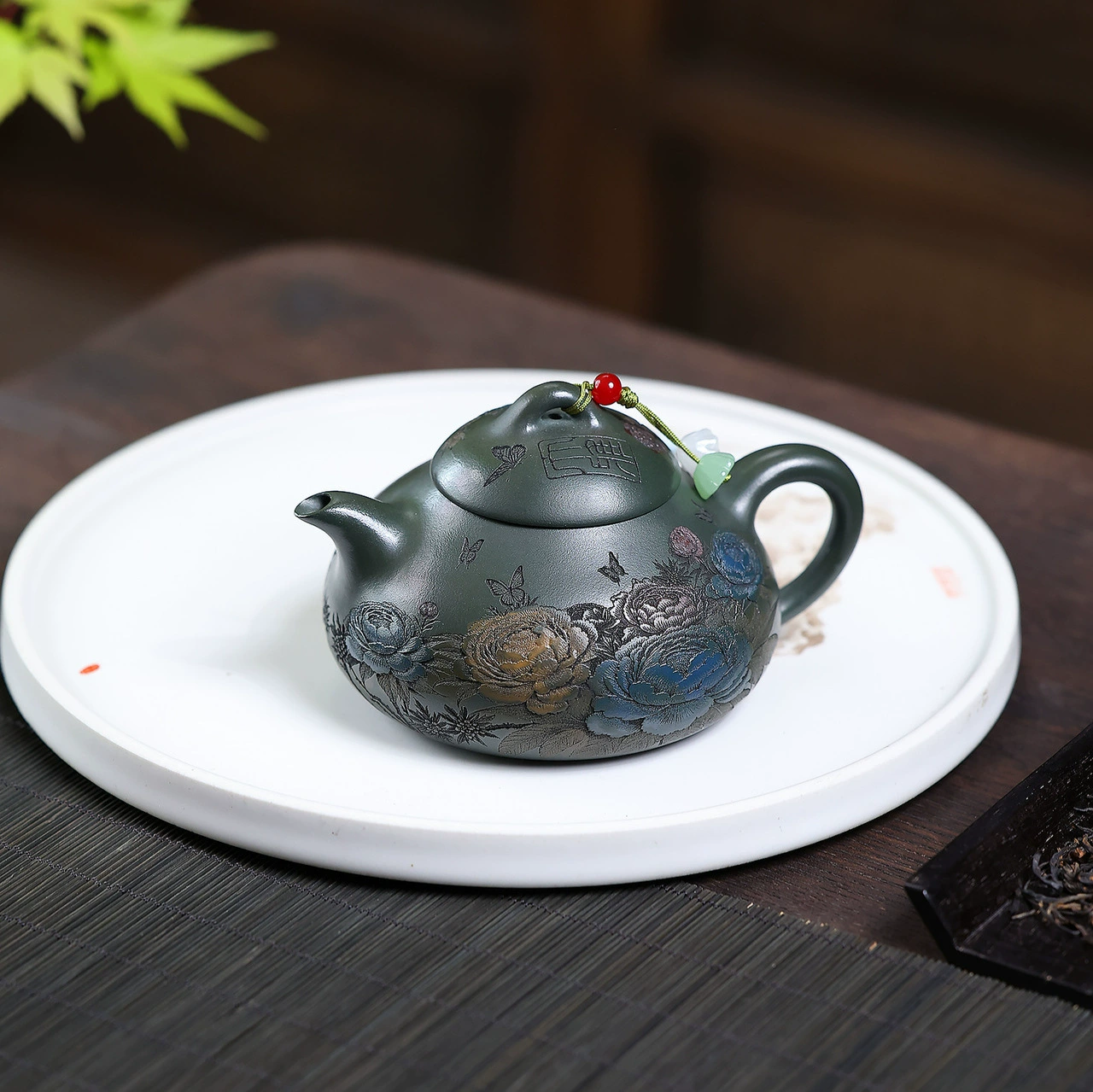 Handmade Yuru Zisha Teapot with Blooming Hundred Flowers Carving - Image 4